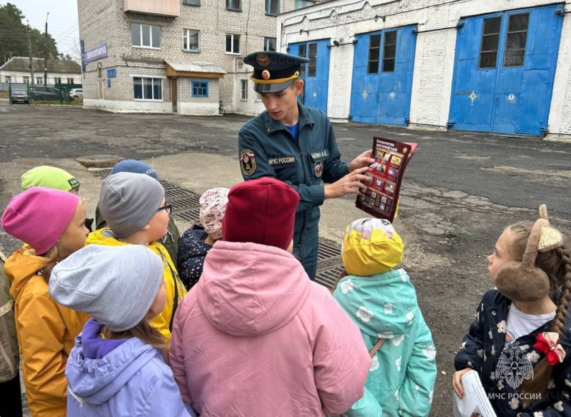 Дошкольники из Шумерли побывали на экскурсии в городской пожарно-спасательной части