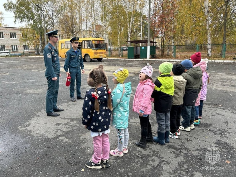 Дошкольники из Шумерли побывали на экскурсии в городской пожарно-спасательной части