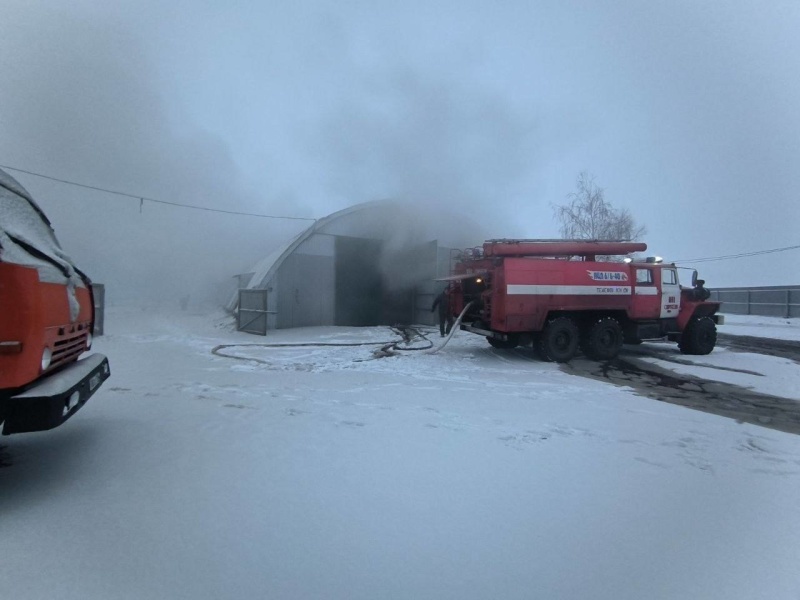 Пожарно-спасательные подразделения ликвидировали пожар в Комсомольском округе