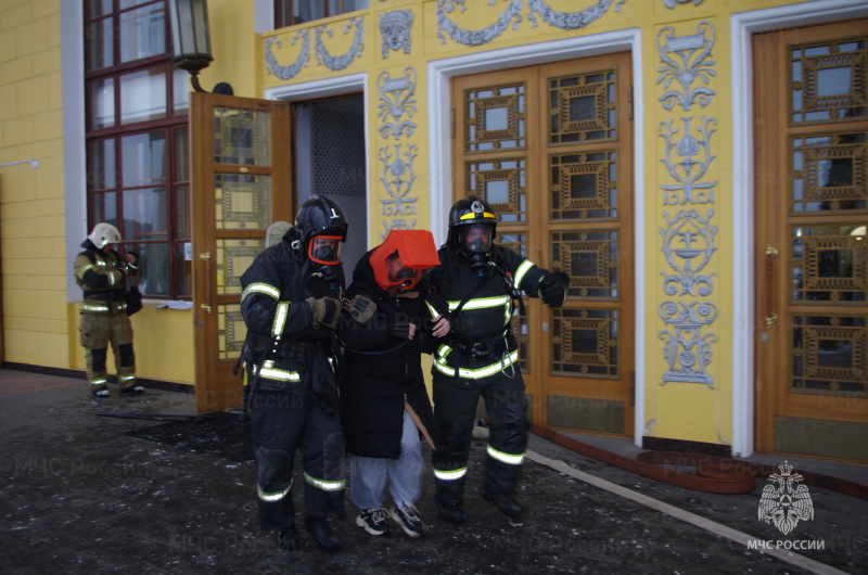 В Чувашском драматическом театре прошли пожарные учения