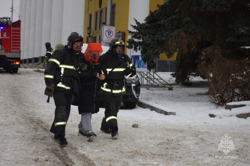 В Чувашском драматическом театре прошли пожарные учения